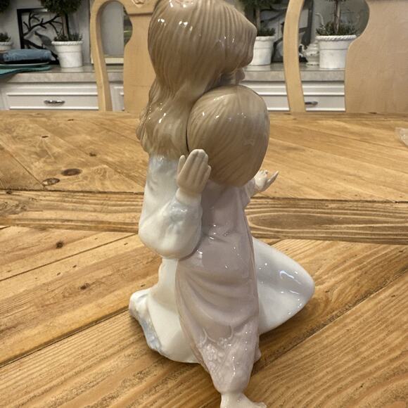 Vintage Paul Sebastian Porcelain Figurine 1990 Mother & Daughter Little Girl 7" - Picture 6 of 10